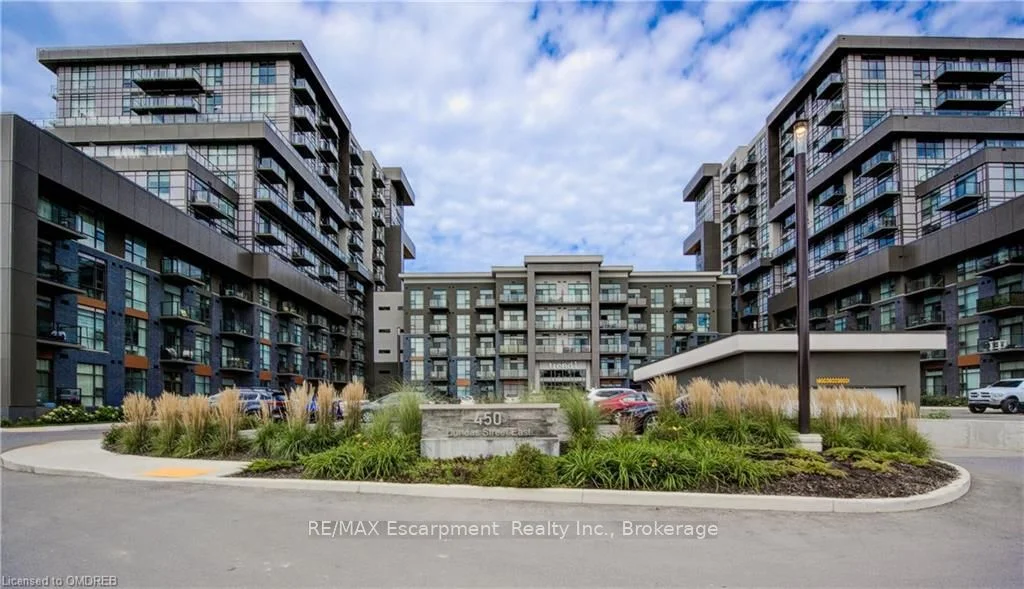 Condo Apartment in Hamilton