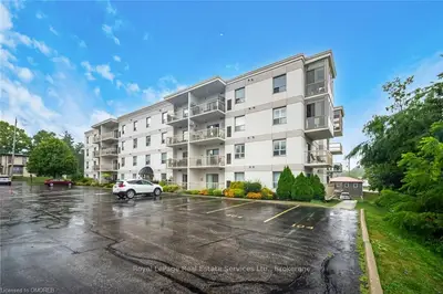 Condo Apartment in Norfolk County