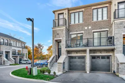 Condo Townhouse in Hamilton