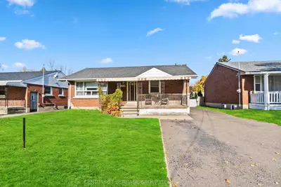 Detached in Niagara Falls