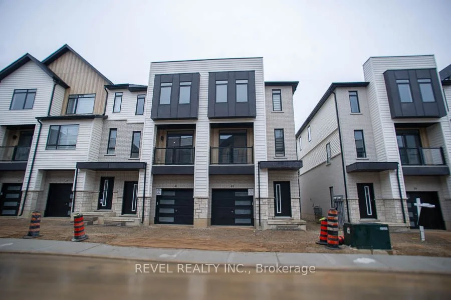 Condo Townhouse in Brant