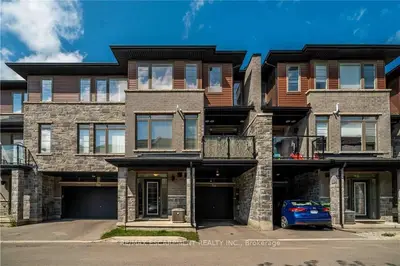 Att/Row/Townhouse in Hamilton