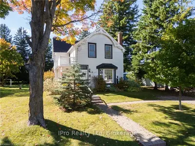 Detached in East Luther Grand Valley