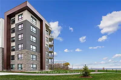 Condo Apartment in Hamilton