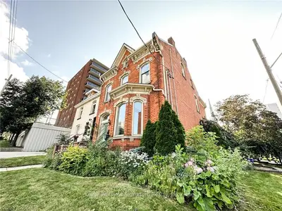 Condo Apartment in Hamilton