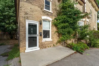 Detached in Brantford