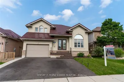 Detached in Brantford