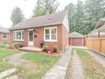 Detached in Woodstock