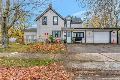 Detached in North Perth