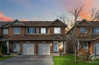 Att/Row/Townhouse in Kanata