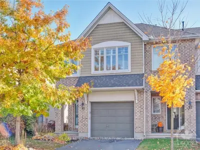 Att/Row/Townhouse in Stittsville - Munster - Richmond