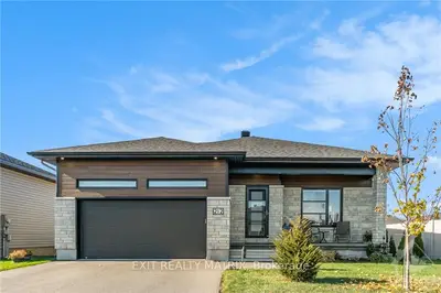 Detached in Russell
