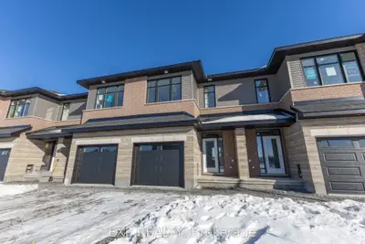 Att/Row/Townhouse in Stittsville - Munster - Richmond