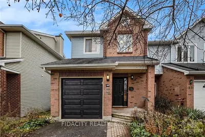 Att/Row/Townhouse in Kanata