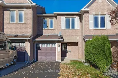 Att/Row/Townhouse in Kanata