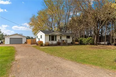 Detached in Laurentian Valley