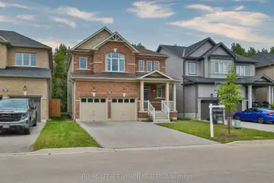 Detached in Centre Wellington