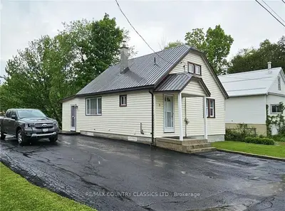 Detached in Bancroft