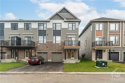 Att/Row/Townhouse in Kanata