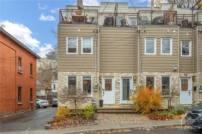 Att/Row/Townhouse in West Centre Town
