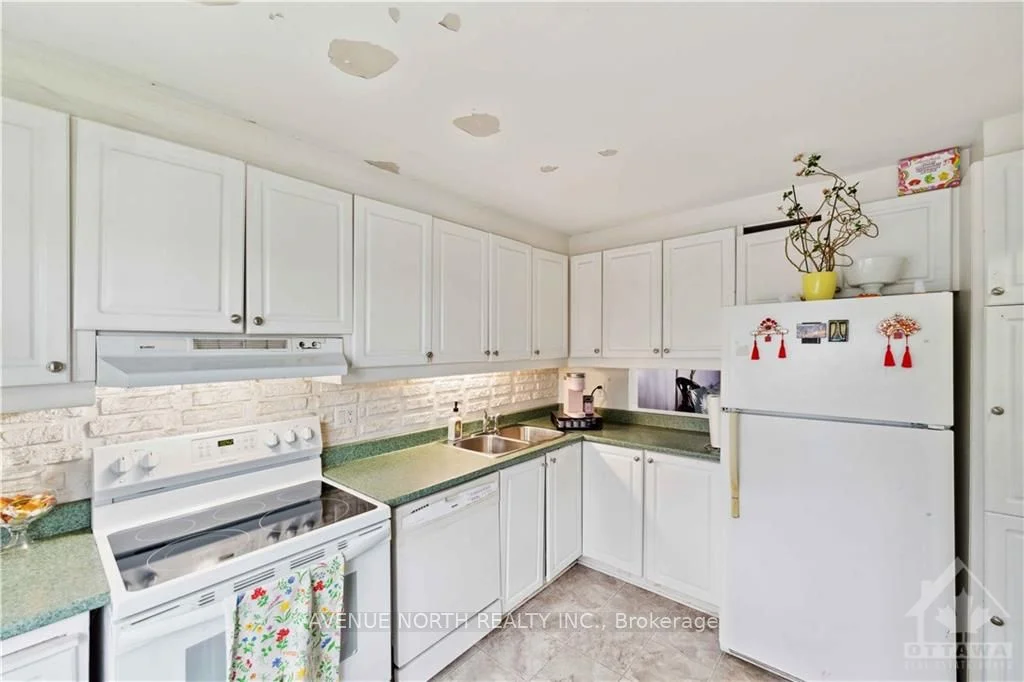 2119 STONEHENGE Crescent, Cyrville - Carson Grove - Pineview, ON K1B 4N7