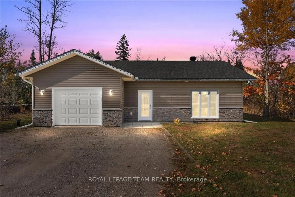 Detached in Greater Madawaska