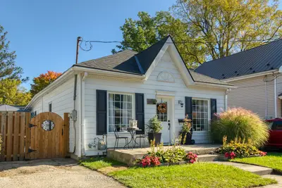 Detached in Brant