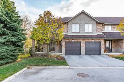Condo Townhouse in Grimsby