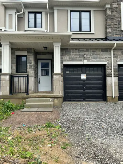 Condo Townhouse in Hamilton