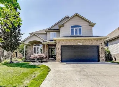 Detached in Niagara Falls