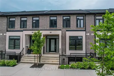 Att/Row/Townhouse in Pelham