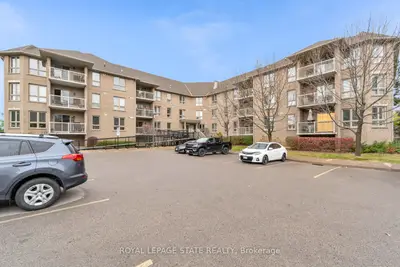 Condo Apartment in Grimsby