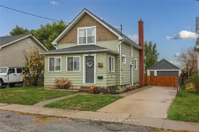 Detached in Port Colborne