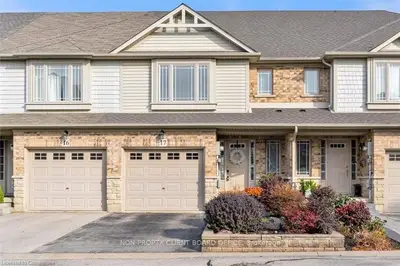 Att/Row/Townhouse in Hamilton