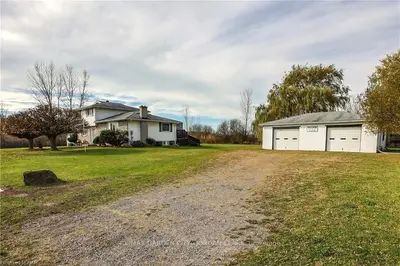 Detached in Niagara Falls