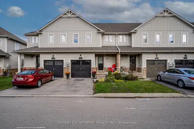 Att/Row/Townhouse in Hamilton