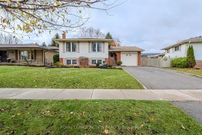 Detached in Brantford