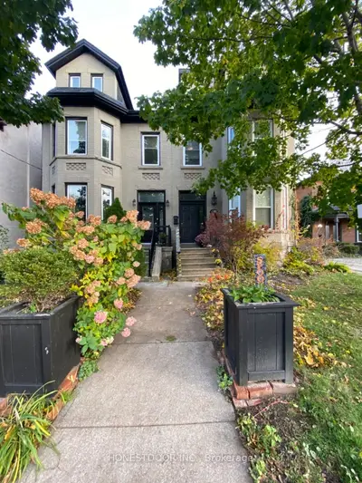 Att/Row/Townhouse in Hamilton