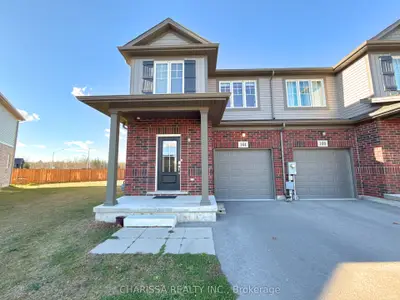 Att/Row/Townhouse in Welland