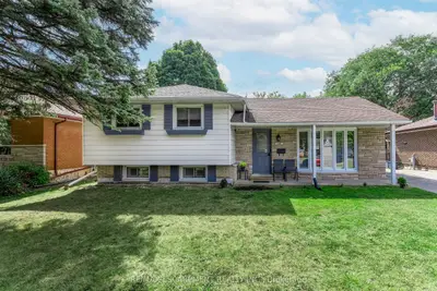 Detached in Brantford
