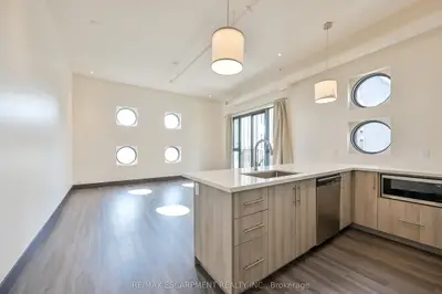Condo Apartment in Hamilton