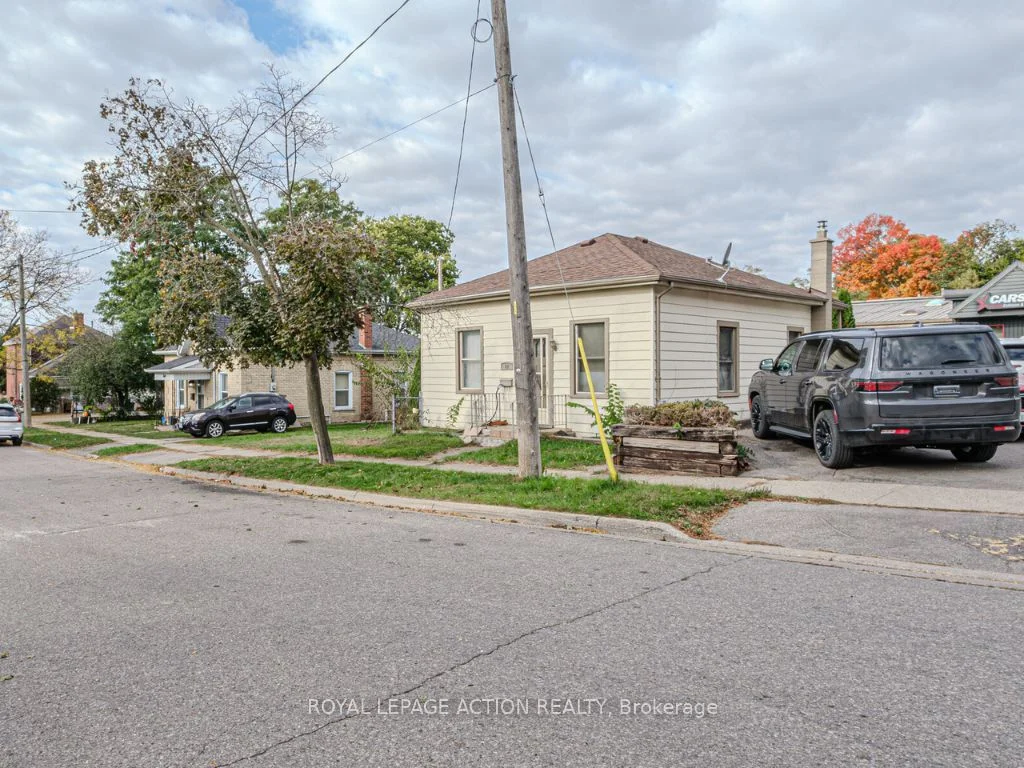 Detached in Brantford