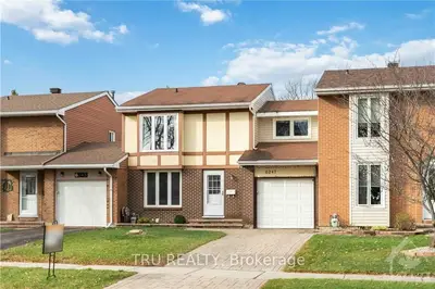 Att/Row/Townhouse in Orleans - Convent Glen and Area