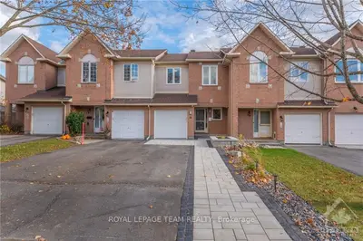 Att/Row/Townhouse in Kanata