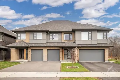 Att/Row/Townhouse in Blossom Park - Airport and Area