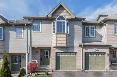 Att/Row/Townhouse in Orleans - Convent Glen and Area