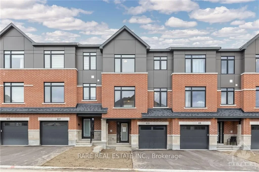 Att/Row/Townhouse in Orleans - Convent Glen and Area