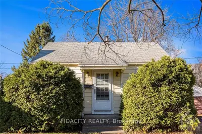 Detached in Carlington - Central Park