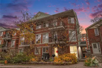 Condo Apartment in West Centre Town