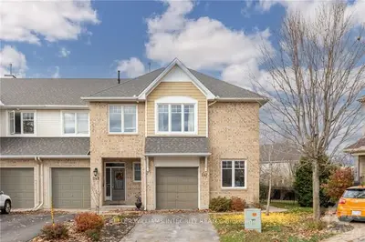 Att/Row/Townhouse in Stittsville - Munster - Richmond
